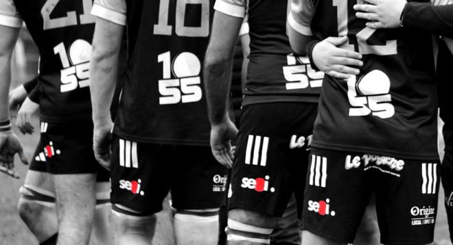 Joueurs seniors de l'Olympique Bisontin, logo SEOI sur les tenues